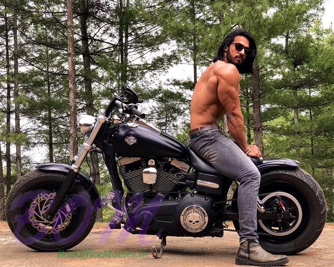 Thakur Anoop Singh Smashing Hot Pic In Bike HarleySexiezPix Web Porn