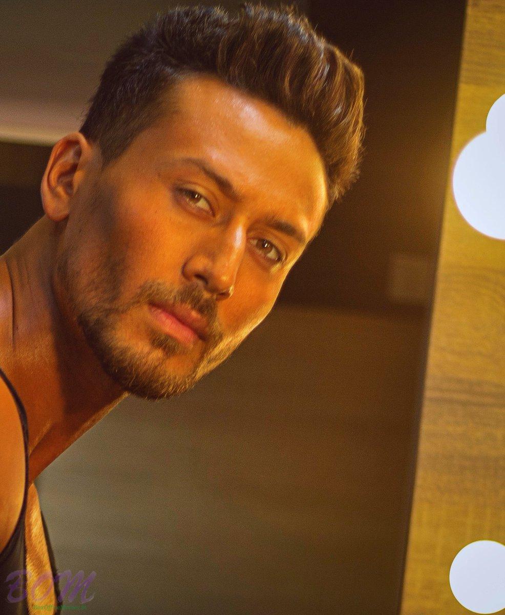 Tiger Shroff shares first look poster of Baaghi 2 | Catch News